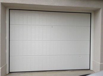 Réalisation d'une porte de garage manuelle PVC BPSC Océane