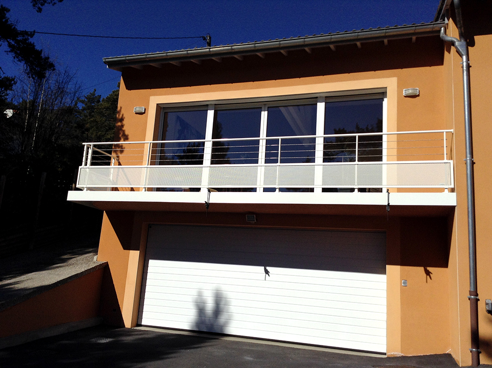 Garde corps de terrasse et porte de garage